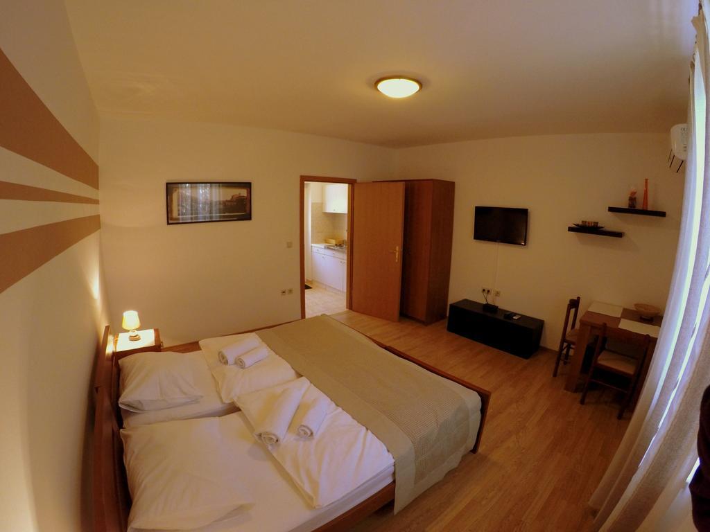 Apartments Dalmatino ดูบรอฟนิก ภายนอก รูปภาพ