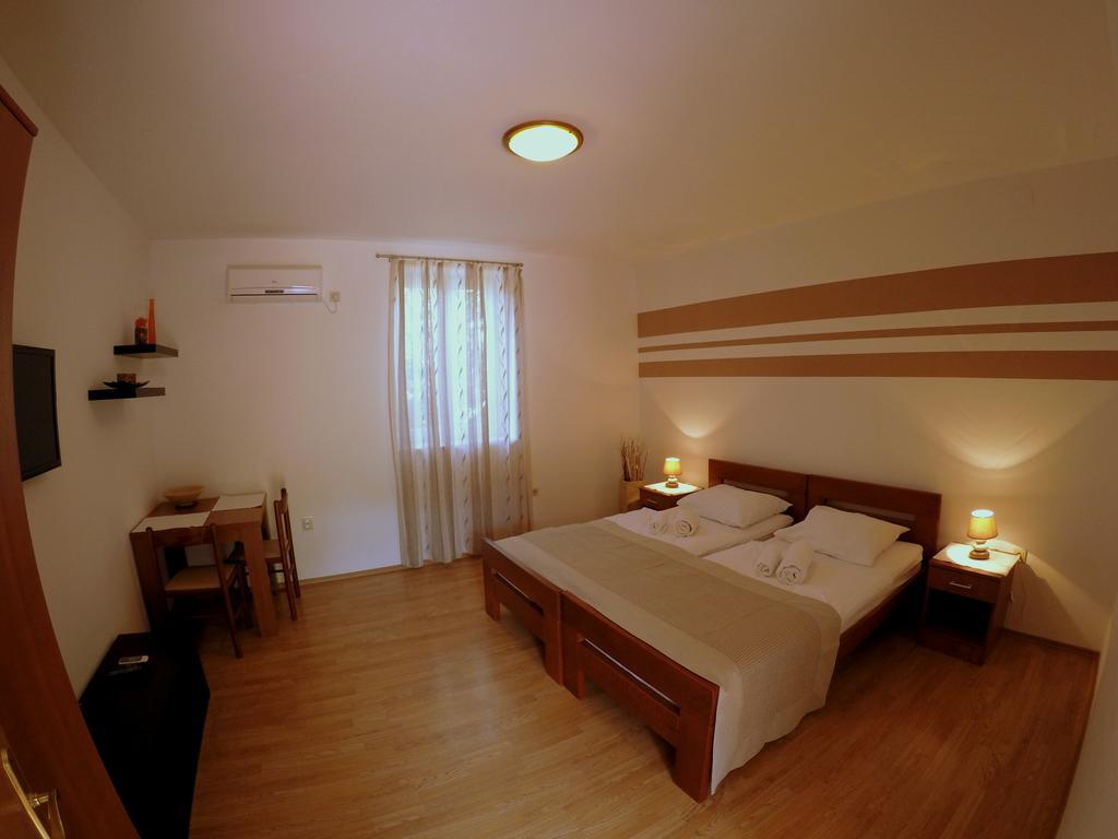 Apartments Dalmatino ดูบรอฟนิก ภายนอก รูปภาพ